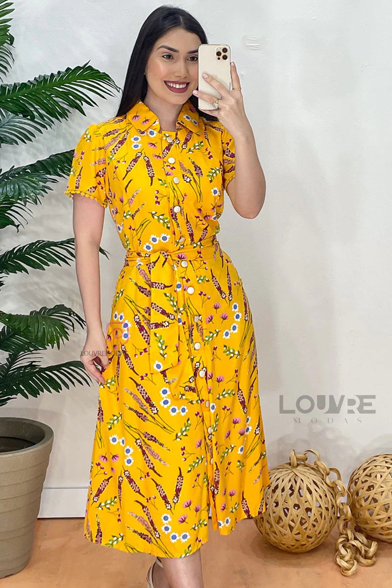 Vestido amarelo estampado com Botões funcionais, bolsos e detalhes em Guipir - Lançamento Moda Evangélica