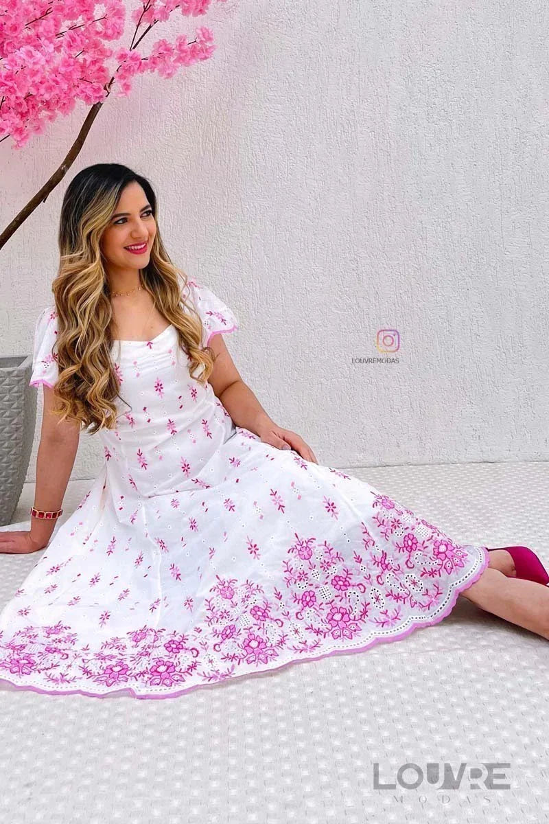 Vestido Midi em Laise de Algodão com Bordados Rosas - Lançamento Moda Evangélica e Executiva